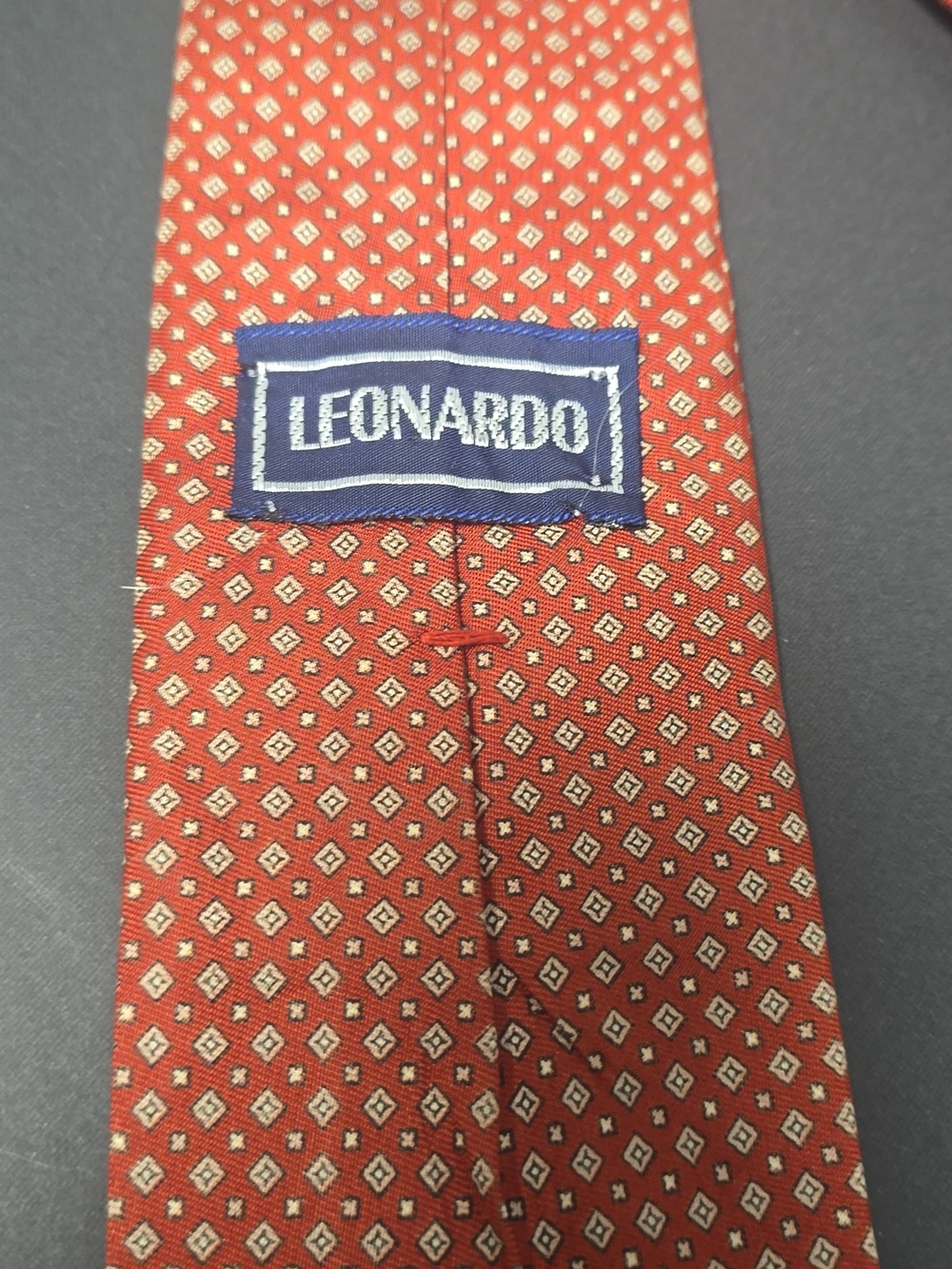 Leonardo Red Tie with Tan Pattern (Jewelry Is Not Included) - Picture 3 of 6